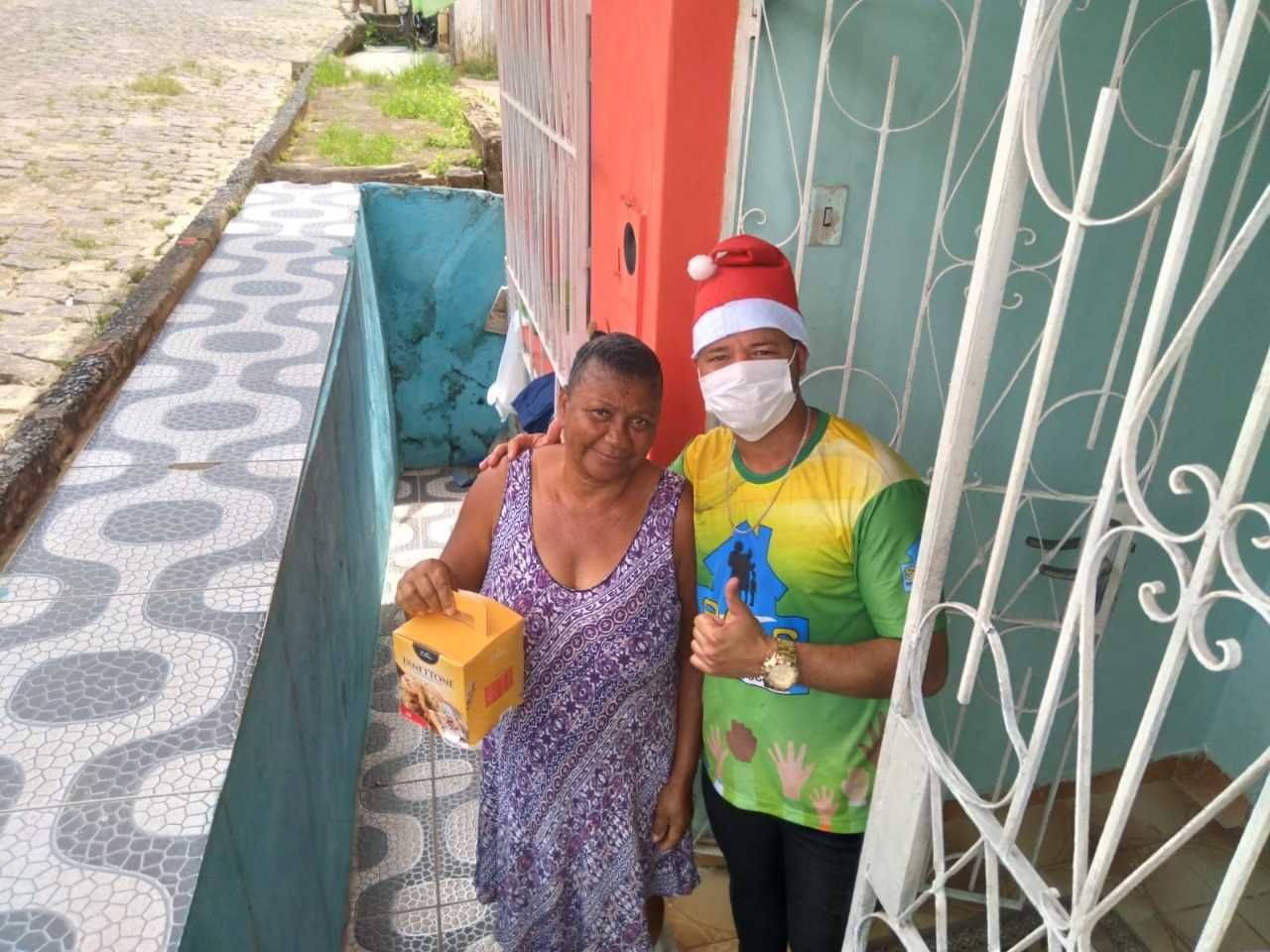 Camacã: Secretaria de Assistência Social distribui Panettone para os idosos